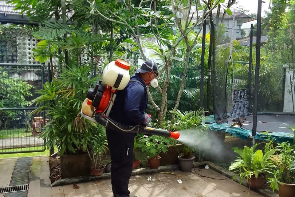 misting outdoor crop